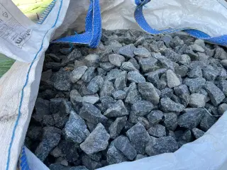 Sorte granit skærver