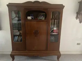 Vitrineskab, antikt vitrineskab i træ med glasdøre