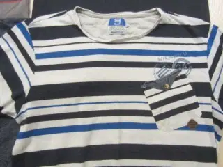 Str. S/M, 4 t-shirts