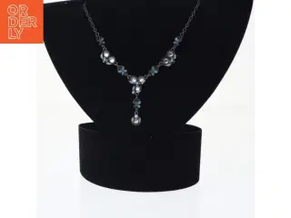 Damehalskæde med blå sten (str. 48 cm)