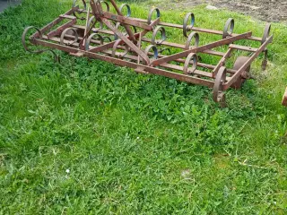 Harve, fjedertandsharve med sidestykker