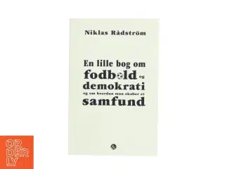 En lille bog om fodbold og demokrati og om hvordan man skaber et samfund af Niklas Rådstrm (Bog)
