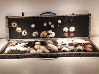 Diverse bijouteri i flot kuffert