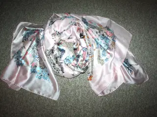 Dansk Smykkekunst tørklæde / pareo 176 cm x 91 cm