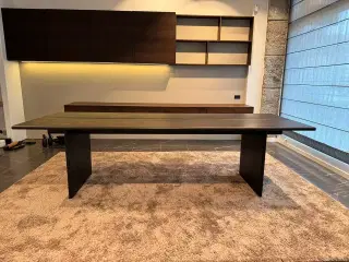 Plankebord i massiv røget eg