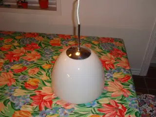 Hvid loftlampe