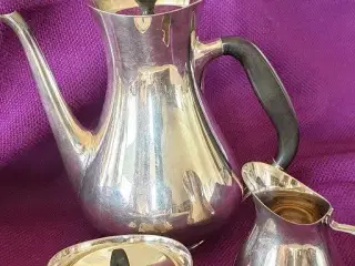 Kaffesæt i pletsølv fra Cohr