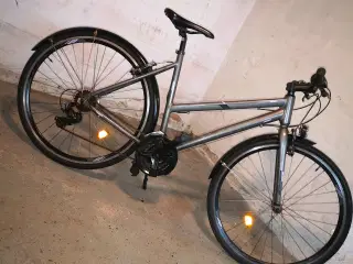 X-ZITE X 700C HYBRID 28" 52cm Dæk som ny, 27 gear.
