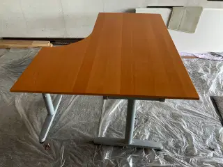 Hjørneskrivebord