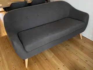 2,5 perore grå sofa 