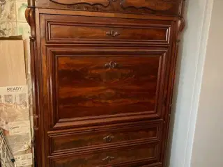 Linnedskab i maghoni 