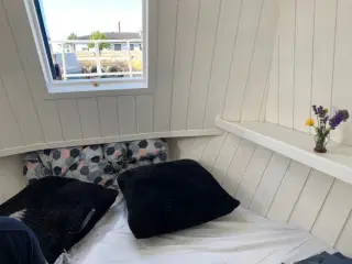 Husbåd til salg ved foden af Bourgone kanalen