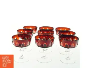 Glas glas på fod (str. H 11 cm ø. 9 cm)