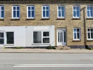 ERHVERVSLOKALE – 44 M² MED STOR SYNLIGHED I FREDERIKSHAVN CENTRUM