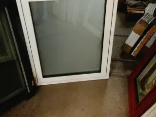 NYT SDEHÆNGT VINDUE MAT GLAS  87,8x 100,8 KR 2200