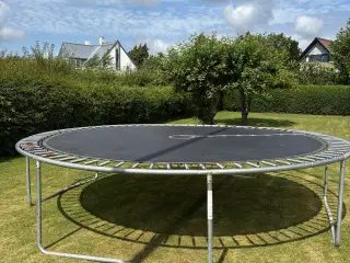 Velholdt stor havetrampolin