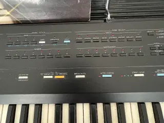 Keyboard Roland KR-100, skal afhentes!