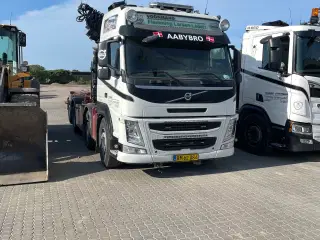 Volvo fm500 med kran og hejs