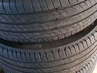 Michelin sommerdæk.  Primacy 4. 215/55 R17 94 V