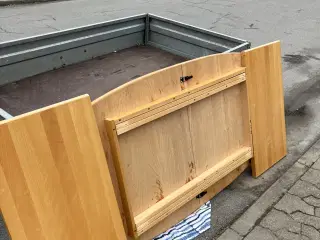 Robust sofabord med ekstra plader og 6 stole