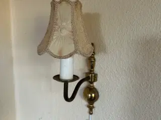 2 væg lamper, nogenlunde stand.