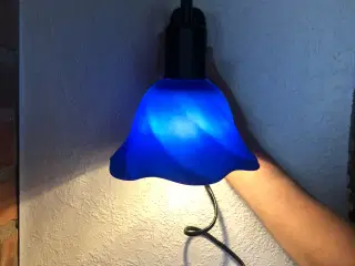 Blå væglampe i god stand