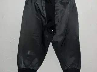 Sorte fodboldknickers str. 140.