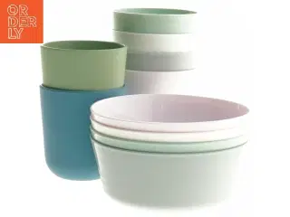 Plastik skål og kop sæt fra IKEA (str. skål ø 12 cm, kop 9 cm)