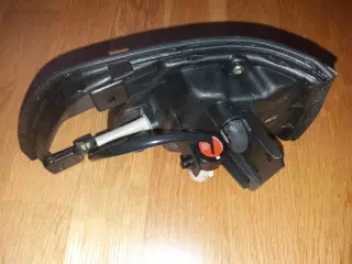 Parkeringslygte V. for Toyota Corolla AE82