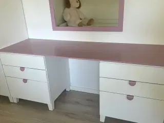 Ikea skrivebord 