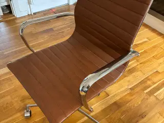 Kontorstol – Eames look-alike