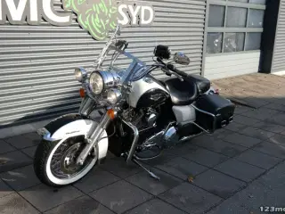 Harley-Davidson FLHRC Road King Classic MC-SYD       BYTTER GERNE