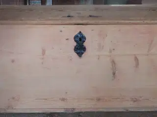 Flot fyrretræskiste