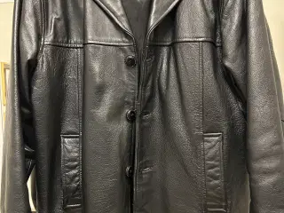 Flot sort skindjakke, næsten som ny