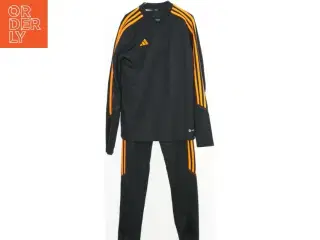 Træningsdragt med orange striber fra Nike (str. L)
