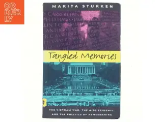 Tangled memories : the Vietnam War, the AIDS epidemic, and the politics of remembering af Marita Sturken (1957-) (Bog)