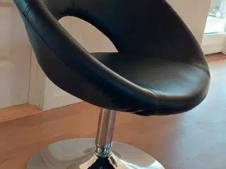 Dreje stol i sort læder