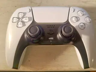 PS5 Controller i fin stand