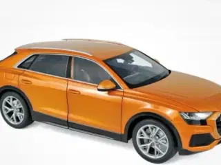 1:18 Audi Q8 2018