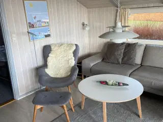 Lænestol i fin stand med skammel