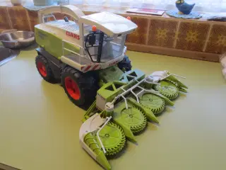 1 stk Claas Jaguar 900 Profistar med Majsbord 