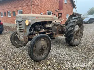 Traktor Ferguson 26