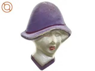 Art Deco Damehoved med Hat Broche fra Knorr (str. 5 x 4 cm)