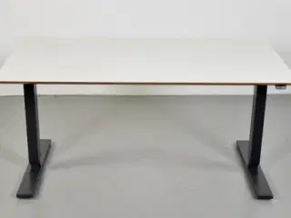Scan office hæve-/sænkebord med hvid laminat, 140 cm.