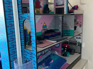 L.O.L. Surprise dukkehus med møbler