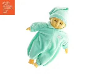 Dukke i grøn sparkedragt fra My Baby Love (str. 36,5 x 18 cm)