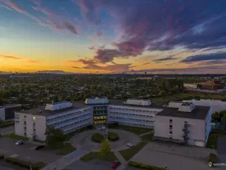 Fleksible og lyse kontorer i velbeliggende kontorejendom på grænsen mellem Herlev/Rødovre/Ballerup og med kort afstand til den kommende letbane Rødovre Nord station.