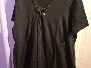 Sort t-shirt Zizzi I M med snørre