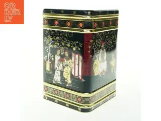 Dekorativ dåse med asiatiske motiver (str. H. 25,5 cm. 16,5 x 16,5 cm)