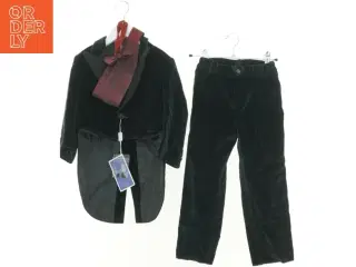 Nyt jakkesæt str. 110 cm)